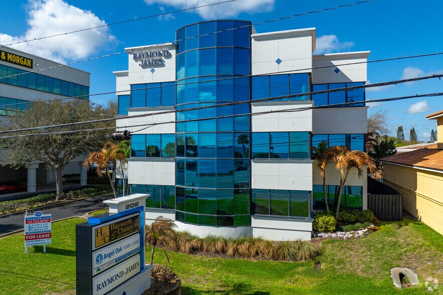 202 N Harbor City Blvd, Melbourne, FL à louer - Photo du bâtiment - Image 2 de 12