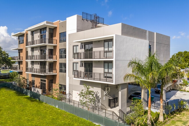 More details for 2479 Northeast 192 Street, Miami, FL - Multifamily for Sale