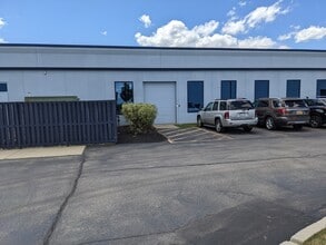 455 Cayuga Rd, Cheektowaga, NY à louer Photo du bâtiment- Image 2 de 3