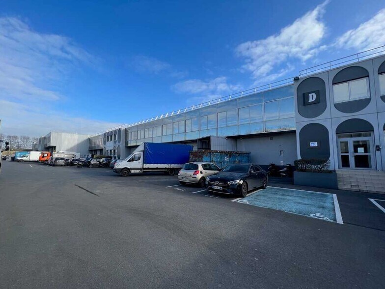Flex dans Saint-Denis à louer - Photo du bâtiment - Image 2 de 3