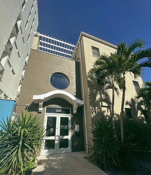 1345 2nd St, Sarasota, FL à vendre - Photo du bâtiment - Image 3 de 126