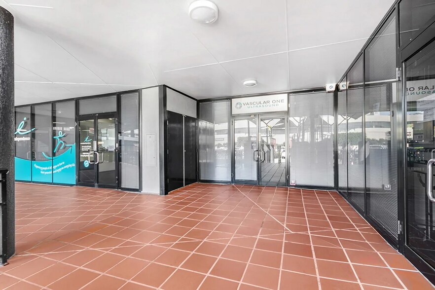 70 Northcott Dr, Kotara à louer - Photo du bâtiment - Image 2 de 2