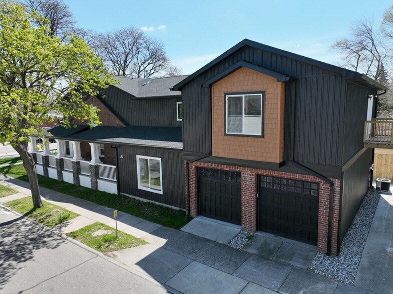 695 Livernois St, Ferndale, MI à vendre - Photo du bâtiment - Image 2 de 25