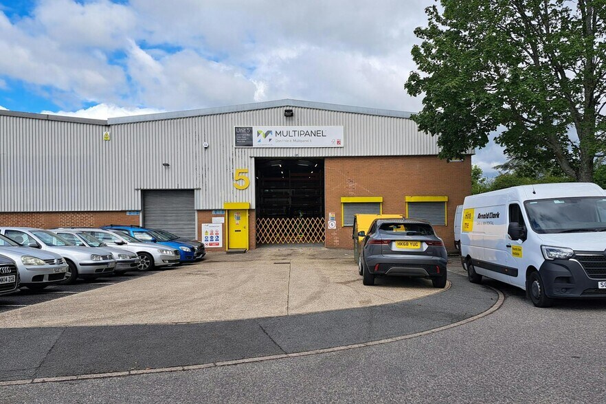 Sherrington Way, Basingstoke à louer - Photo principale - Image 1 de 1