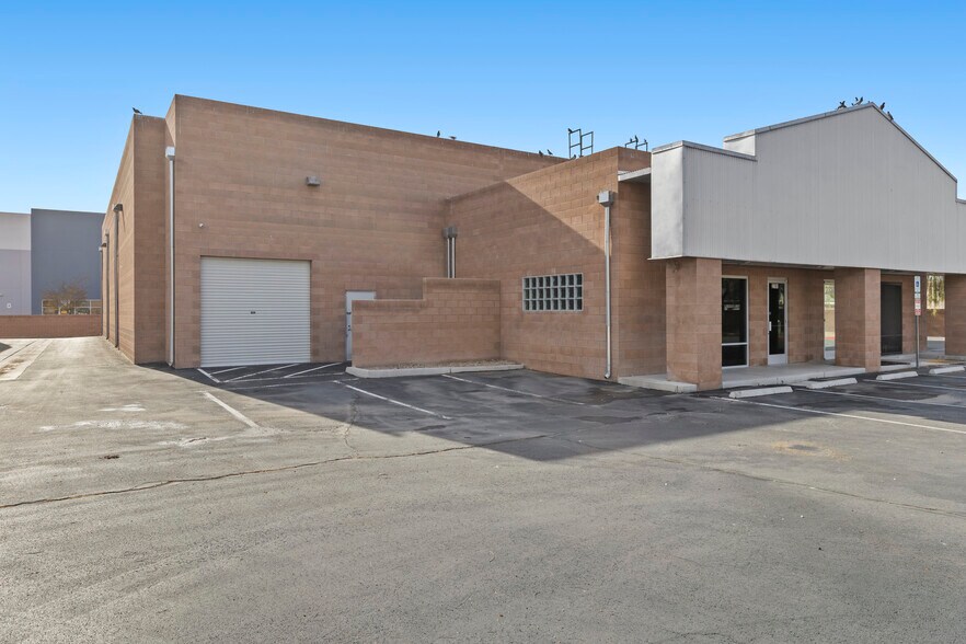 2781 N Lamb Blvd, Las Vegas, NV à vendre - Photo du bâtiment - Image 2 de 50