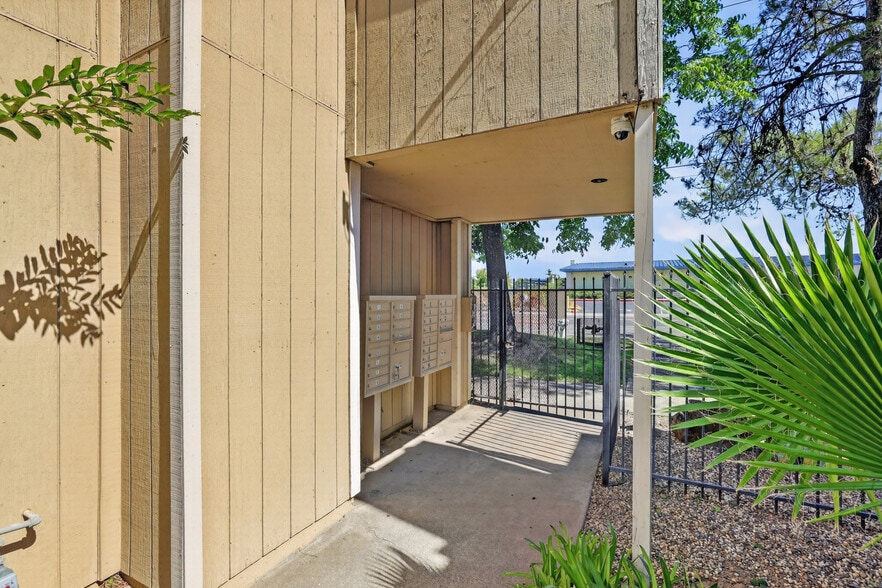 2330 Hurley Way, Sacramento, CA for sale - Building Photo - Image 2 of 25
