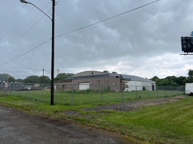 3908 Navarre Rd SW, Canton, OH à vendre - Photo du bâtiment - Image 1 de 5