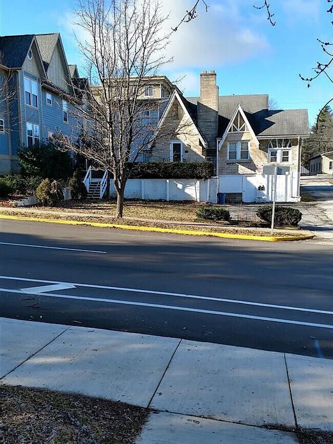 Plus de détails pour 809 N Walnut St, Bloomington, IN - Multi-résidentiel à vendre