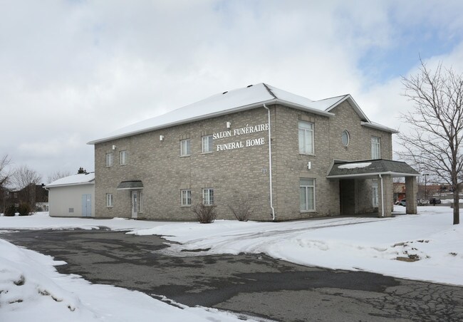 Plus de détails pour 2871 St Joseph Blvd, Ottawa, ON - Commerce de détail à louer