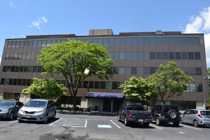 1101 N Kings Hwy, Cherry Hill, NJ à louer - Photo du bâtiment - Image 3 de 16