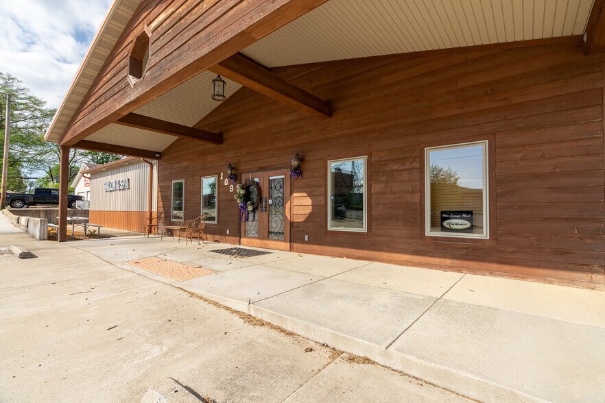 109 W Poplar St, Harrisburg, IL à vendre - Photo du bâtiment - Image 3 de 65