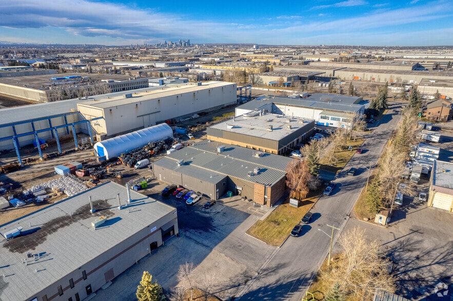 7805 46 St SE, Calgary, AB for sale - Aerial - Image 2 of 4