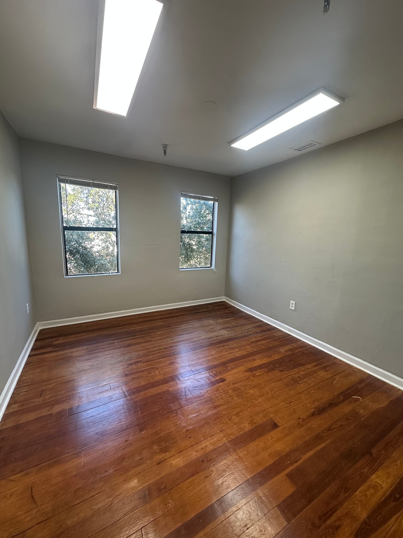 927 E New Haven Ave, Melbourne, FL for lease Interior Photo- Image 1 of 1