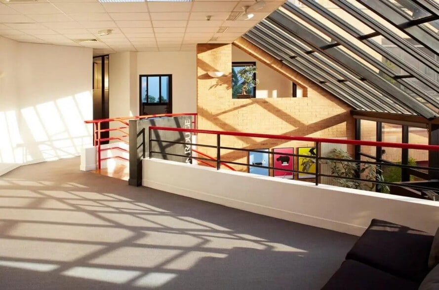 Office in Suresnes for sale - Building Photo - Image 3 of 11