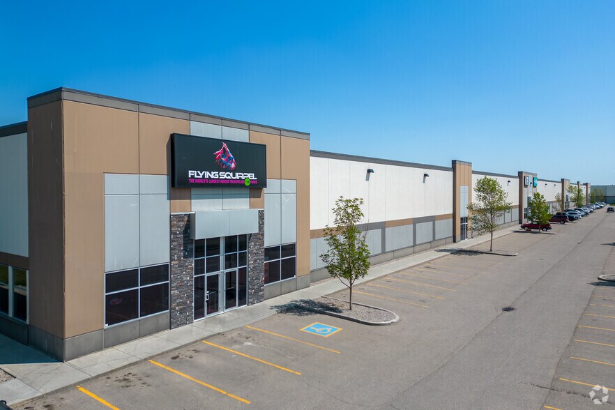 572 Aero Dr NE, Calgary, AB à louer - Photo du bâtiment - Image 1 de 6