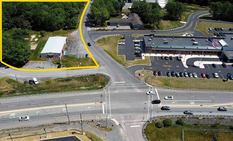 175 Harvest Ln, Pocono Summit, PA à louer - Photo du bâtiment - Image 2 de 3