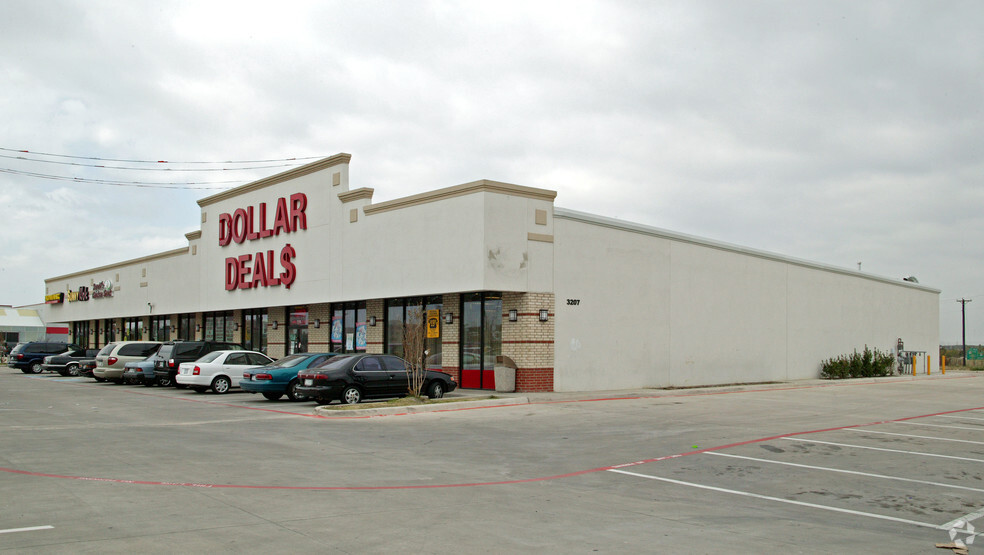 3005 W Wheatland Rd, Dallas, TX for lease - Building Photo - Image 2 of 5