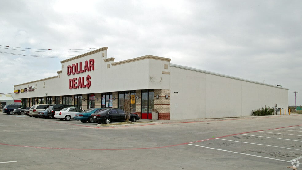 3207 Kirnwood Dr, Dallas, TX à vendre - Photo du bâtiment - Image 2 de 5