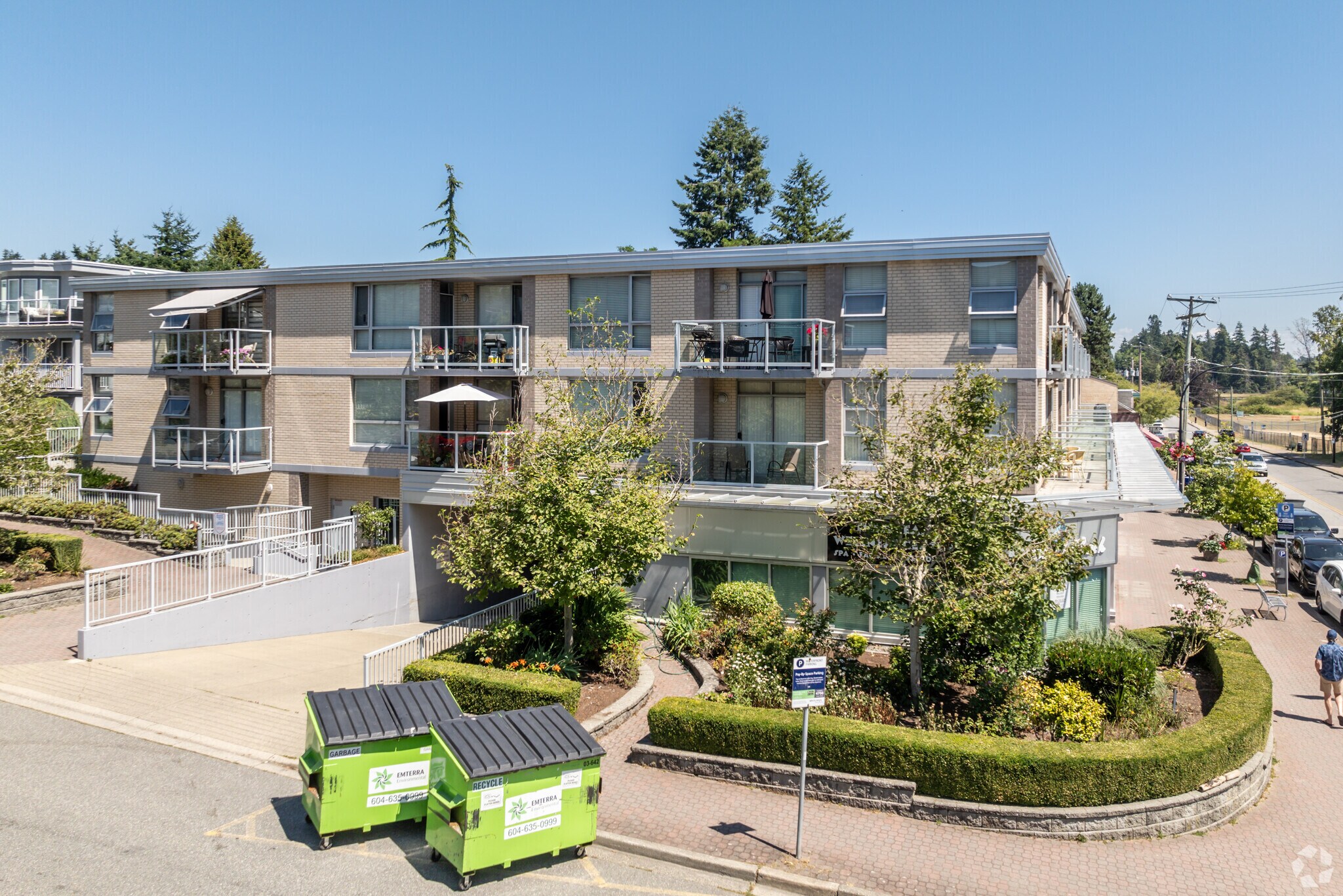 15777 Marine Dr, White Rock, BC for lease Primary Photo- Image 1 of 4