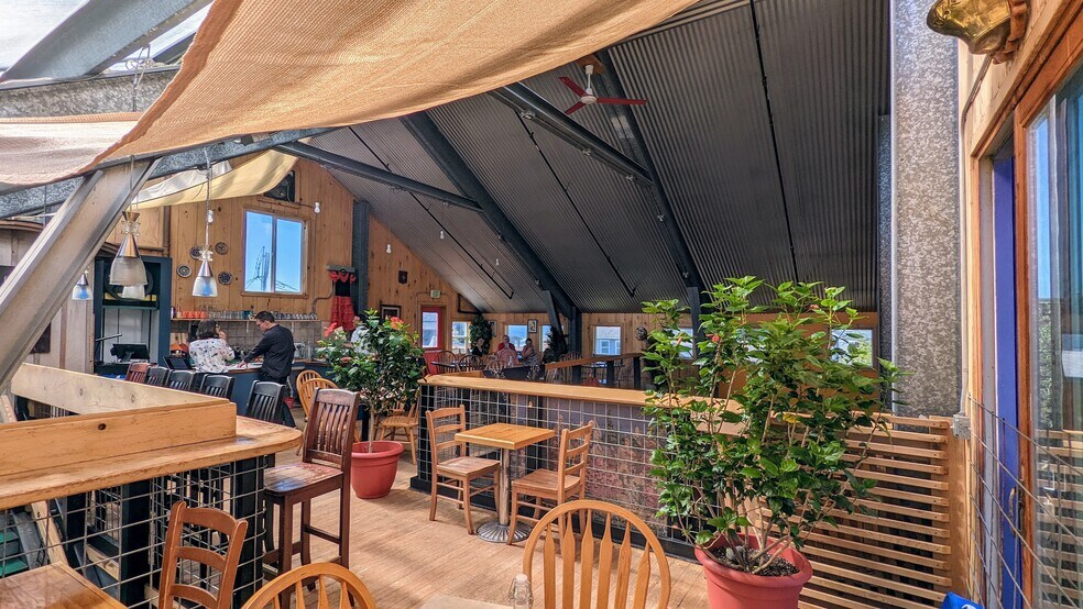 711 NW 2nd Ct, Newport, OR à vendre - Photo intérieure - Image 2 de 7