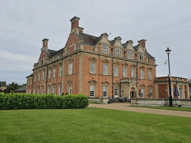 Hall Dr, Middlesbrough à louer - Photo principale - Image 1 de 2