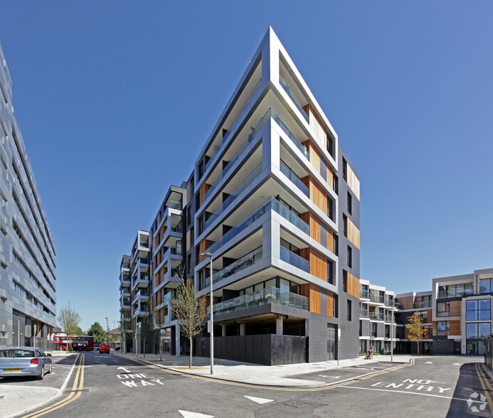1-2 Woolwich Rd, London for lease - Building Photo - Image 3 of 11