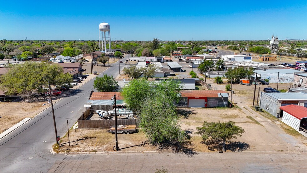 204 6th st, San Juan, TX à vendre - Photo du bâtiment - Image 3 de 8