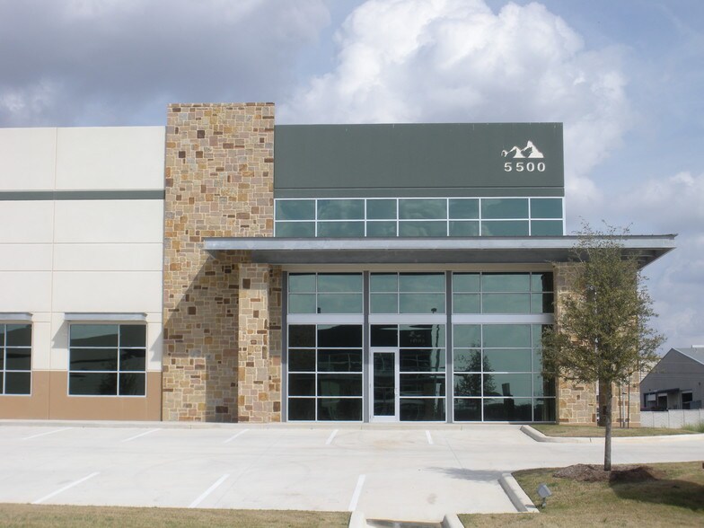 5500 Mid Cities, Schertz, TX à louer - Photo du bâtiment - Image 2 de 6