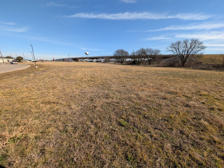 Spring Valley Rd, Lorena, TX à vendre - Photo du bâtiment - Image 3 de 4