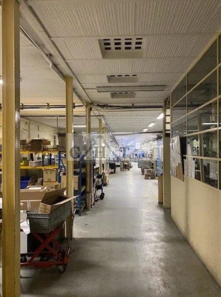 Flex in Montreuil for sale - Interior Photo - Image 2 of 3