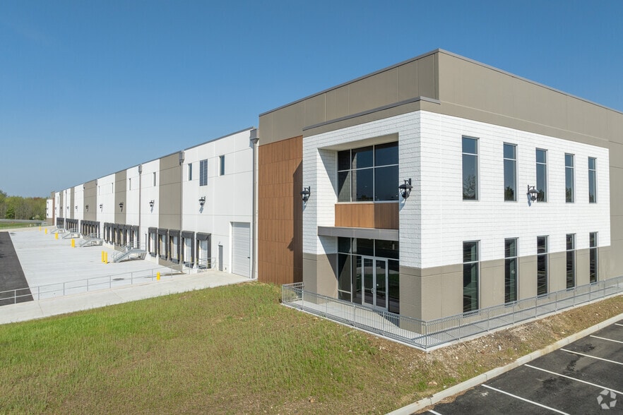 500 Halls Mill Rd, Freehold, NJ for lease - Building Photo - Image 2 of 29