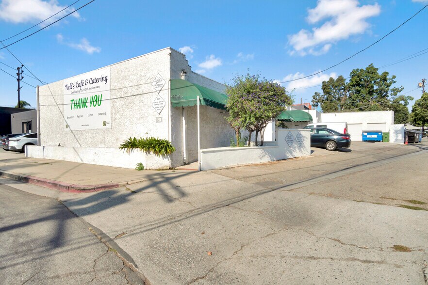 2214 Stoner Ave, Los Angeles, CA à louer - Photo du bâtiment - Image 3 de 22