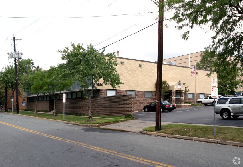1530 E Jefferson St, Rockville, MD à louer - Photo du bâtiment - Image 2 de 3