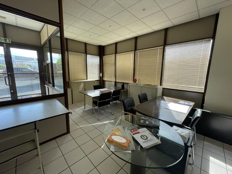Flex in Marines for sale - Interior Photo - Image 3 of 12