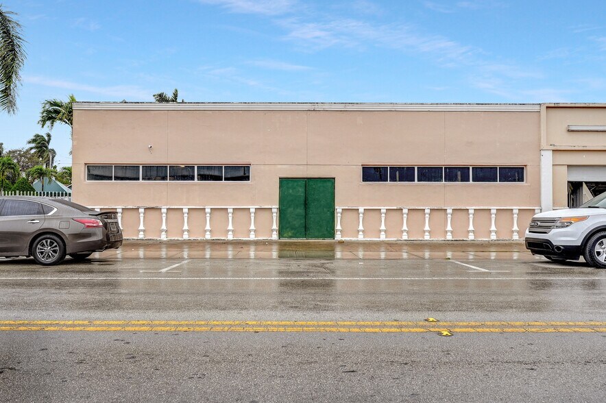 161 W Mowry Dr, Homestead, FL for lease - Primary Photo - Image 1 of 11