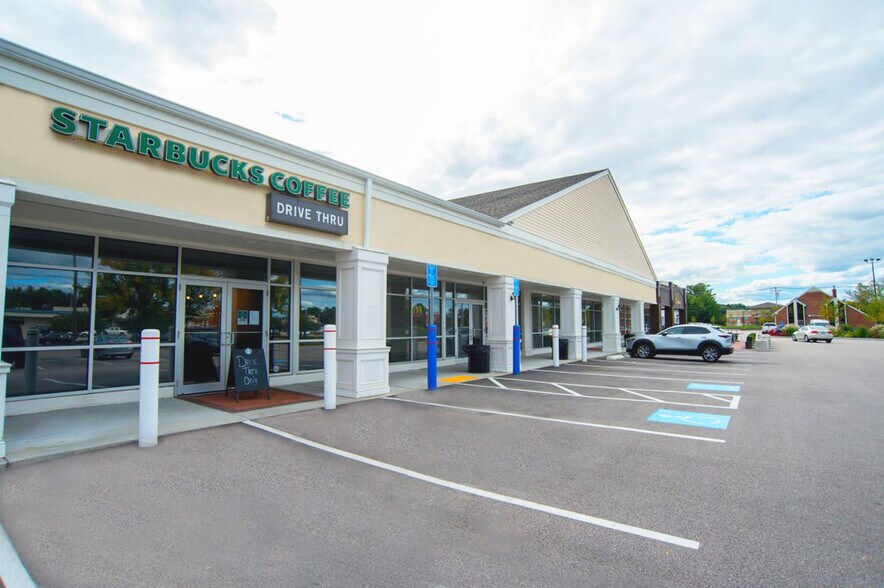400 Putnam Pike, Smithfield, RI for lease - Primary Photo - Image 1 of 13