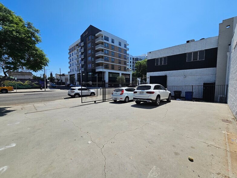 1333 S Hill St, Los Angeles, CA à louer - Photo du bâtiment - Image 3 de 11