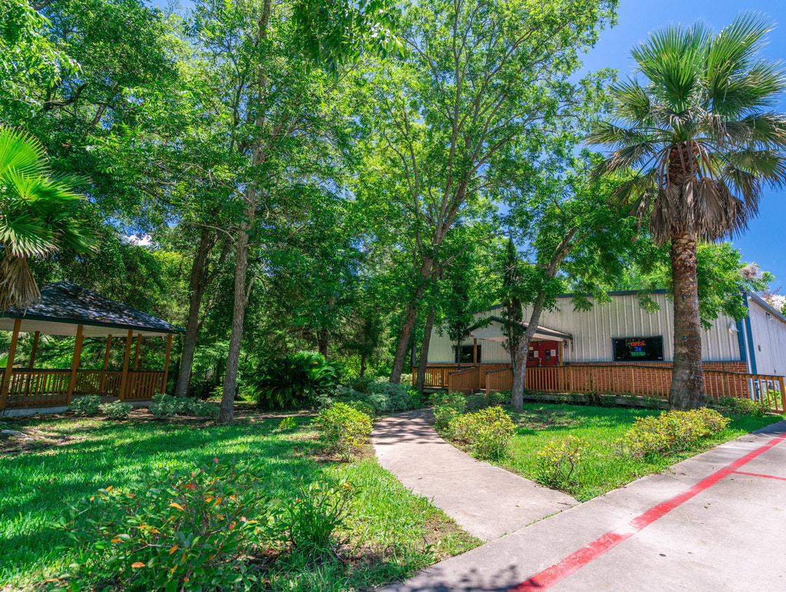 8425 Highway 6, Hitchcock, TX for sale Primary Photo- Image 1 of 5