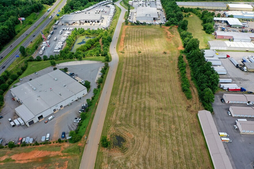 1 Morland Dr, Statesville, NC à vendre - Photo du bâtiment - Image 2 de 10