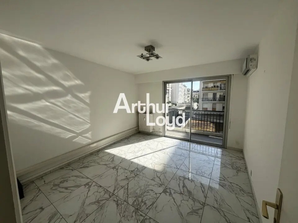 Office in Nice for lease Interior Photo- Image 1 of 5