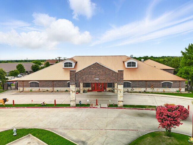 More details for 1700 Cedar Run, Ennis, TX - Retail for Sale