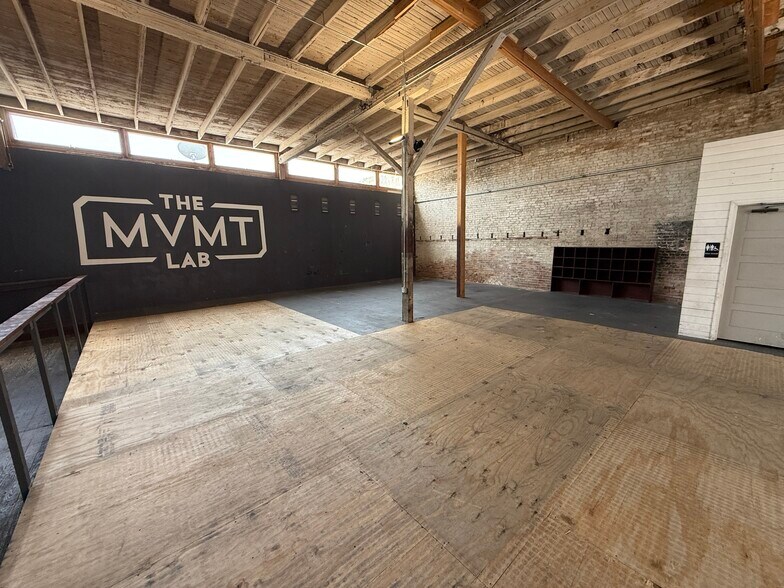 109 W Walnut St, Denton, TX à louer - Photo du bâtiment - Image 2 de 6