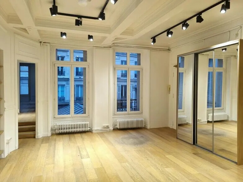 Office in Paris for sale - Interior Photo - Image 3 of 9