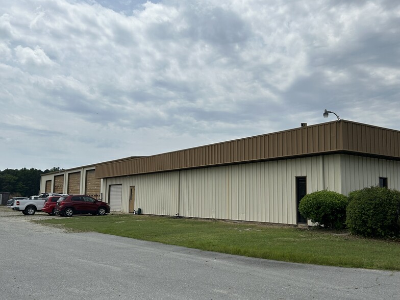 2467 US Highway 70 W, Goldsboro, NC à vendre - Photo du bâtiment - Image 3 de 3