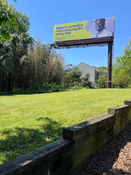 313 W 11th St, Charlotte, NC à vendre - Photo du bâtiment - Image 2 de 4