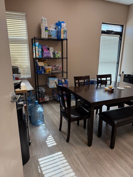 6206 W Desert Inn Rd, Las Vegas, NV for lease - Building Photo - Image 3 of 22