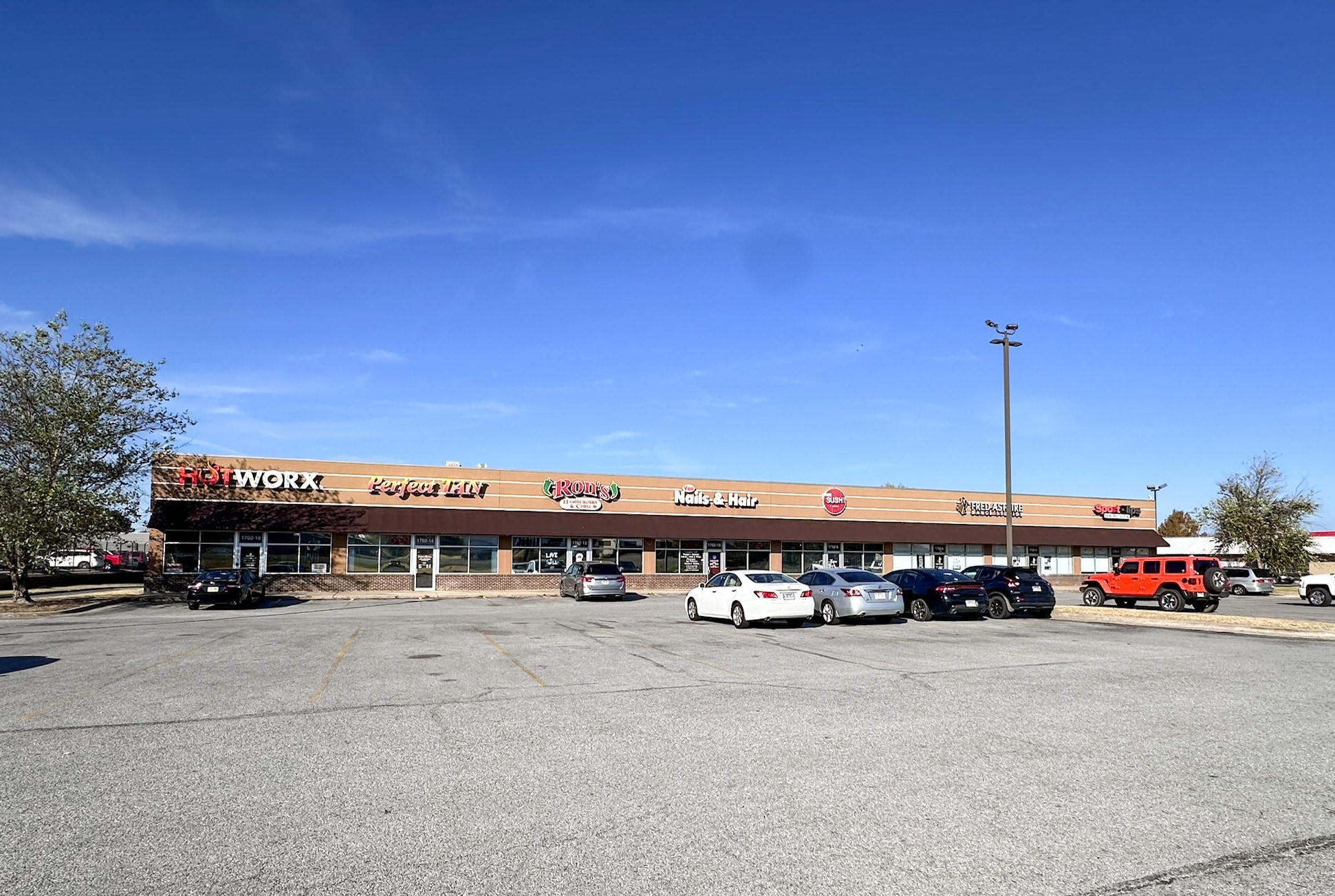 1702 S Walton Blvd, Bentonville, AR for lease Building Photo- Image 1 of 5