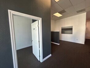 520-540 W Palmdale Blvd, Palmdale, CA for lease Interior Photo- Image 2 of 6
