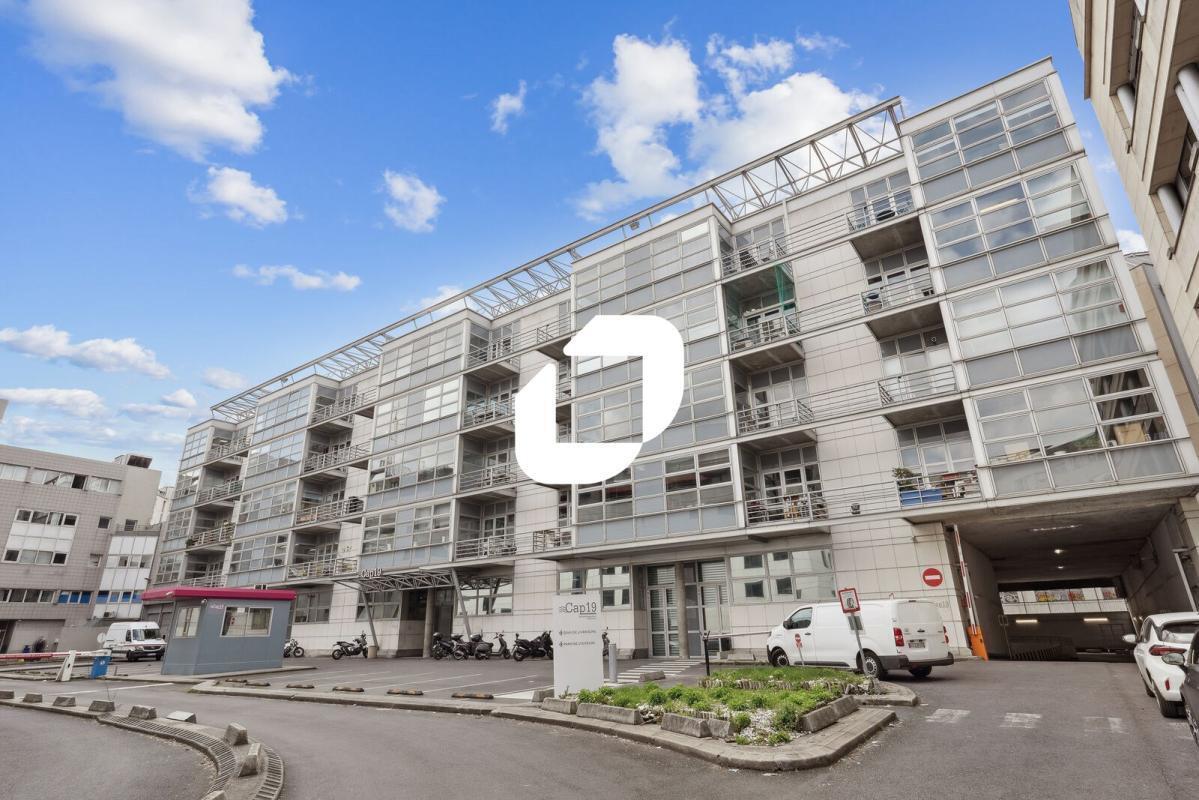 Flex in Paris for lease Building Photo- Image 1 of 11
