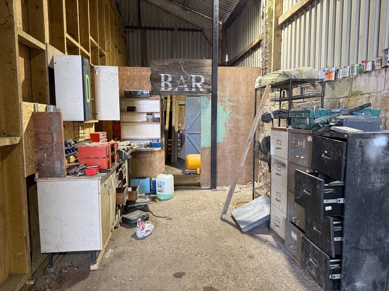 Unit F, Horsebridge Common, Ashurst, Steyning for lease - Interior Photo - Image 3 of 5